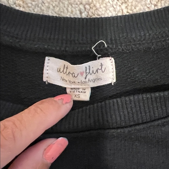 Women’s cold shoulder sweatshirt, size small - Picture 6 of 6